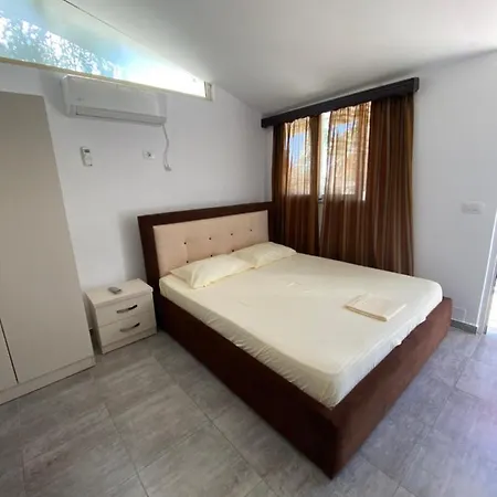 Seaside Hotel apartamentowy Ksamil
