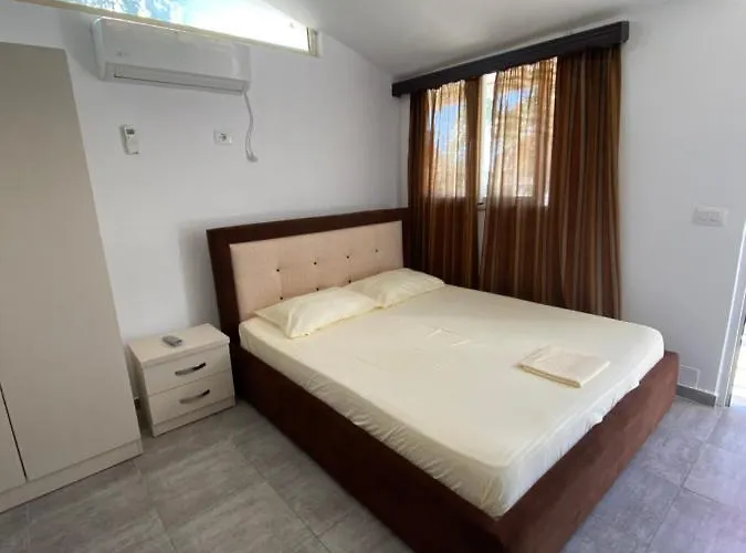 Seaside Lägenhetshotell Ksamil